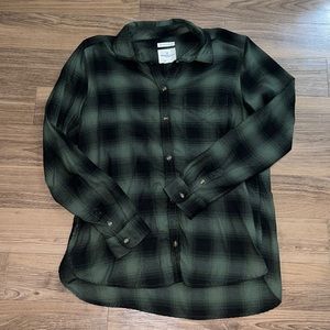 American Eagle Ahh-maxing Soft plaid long sleeve button down